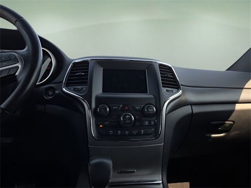 Used 2018 Jeep Grand Cherokee Laredo image 11