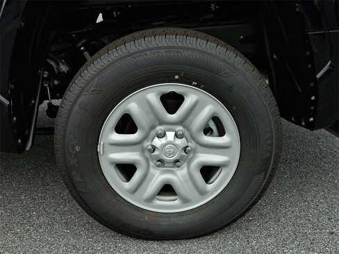 New 2025 Toyota Tundra SR image 18