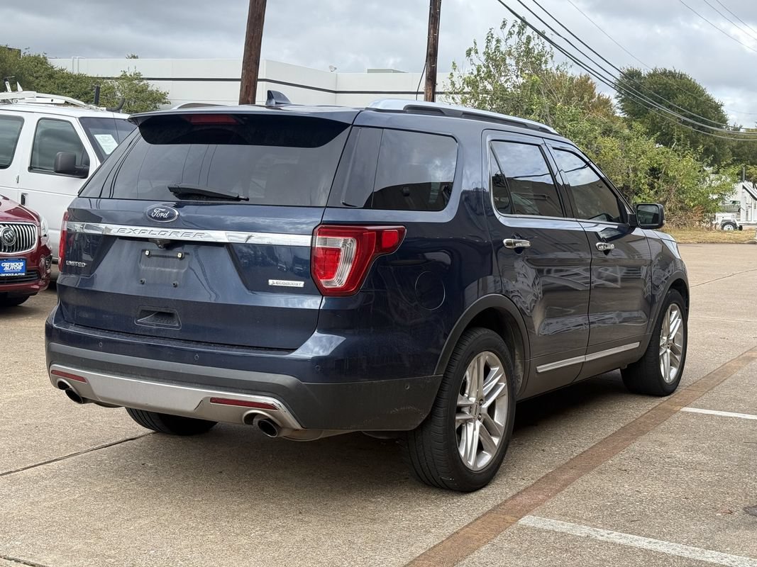 Used 2017 Ford Explorer Limited w/ Equipment Group 301A FWD image 4