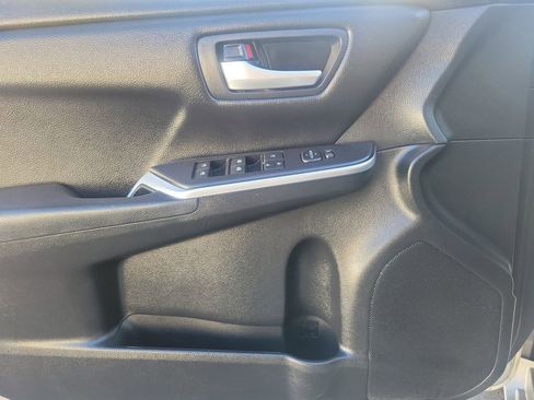 Used 2017 Toyota Camry SE image 17