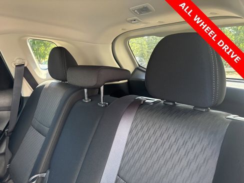 Used 2017 Nissan Rogue SV image 24