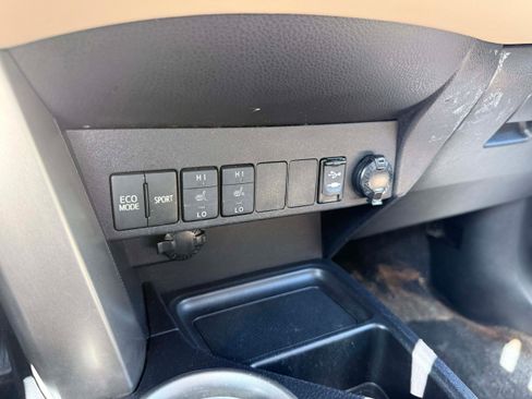 Used 2014 Toyota RAV4 Limited w/ Technology Package AWD/4WD image 24