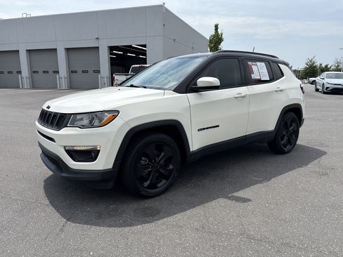 Used 2020 Jeep Compass Latitude FWD image 5