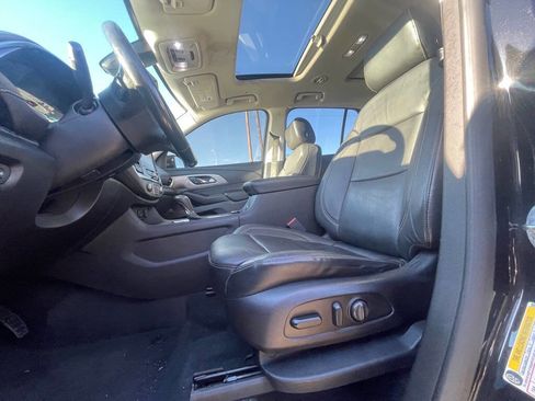 Used 2018 Chevrolet Traverse LT image 13