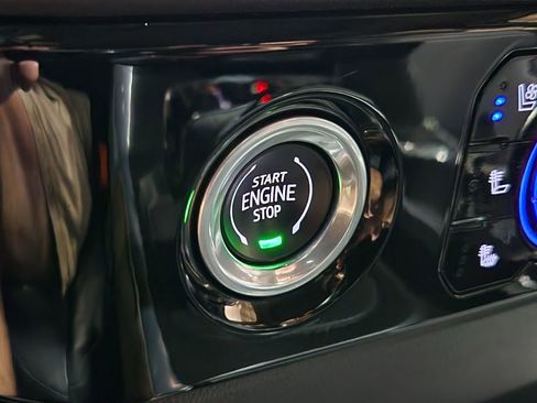 Used 2023 GMC Sierra 1500 SLT w/ SLT Convenience Package image 40