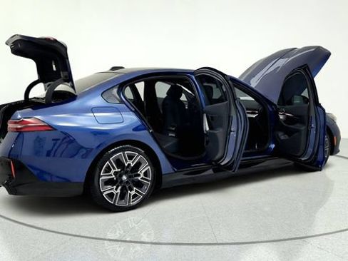 Used 2026 BMW i5 eDrive40 w/ M Sport Package AWD/4WD image 19