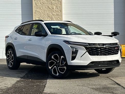 New 2026 Chevrolet Trax RS w/ Sunroof Package image 2