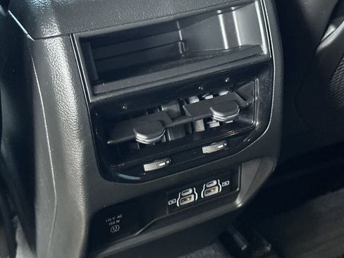 Used 2024 Jeep Grand Cherokee Altitude RWD image 15