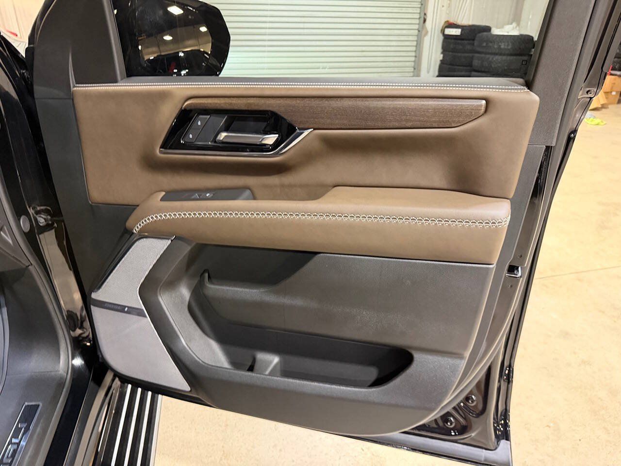 Used 2026 GMC Yukon Denali Ultimate w/ LPO, Floor Liner Package AWD/4WD image 38