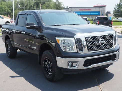Used 2018 Nissan Titan SV AWD/4WD image 3