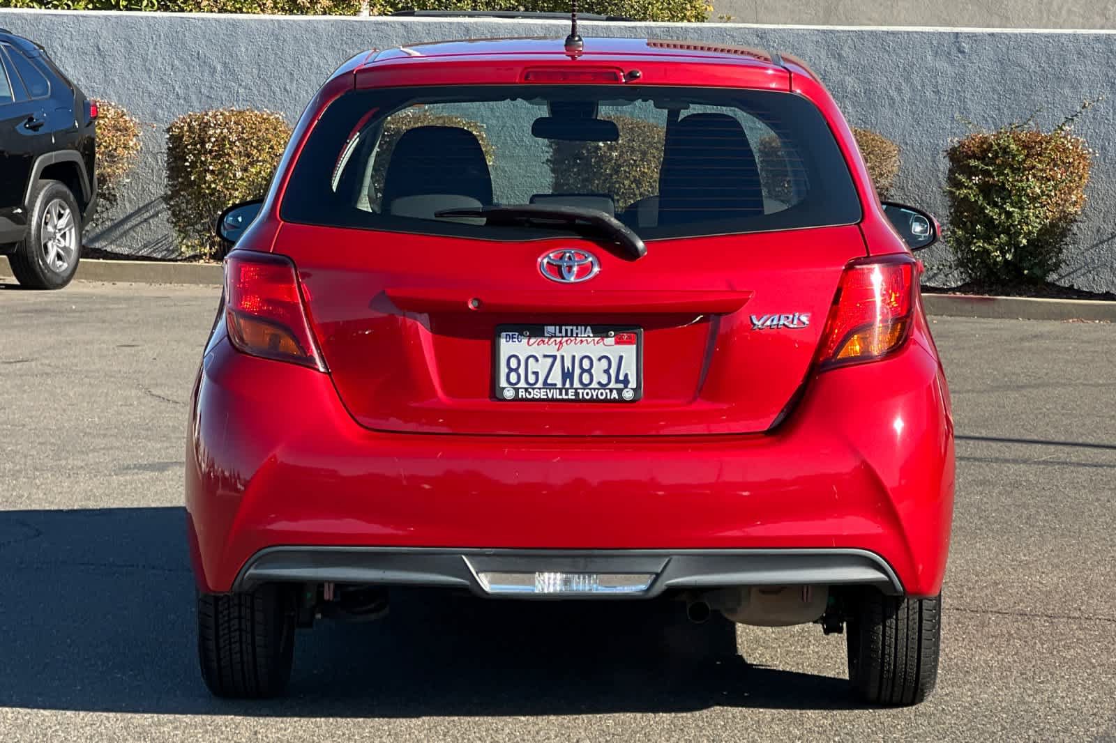 Used 2017 Toyota Yaris L w/ Carpet Mat Package FWD image 8