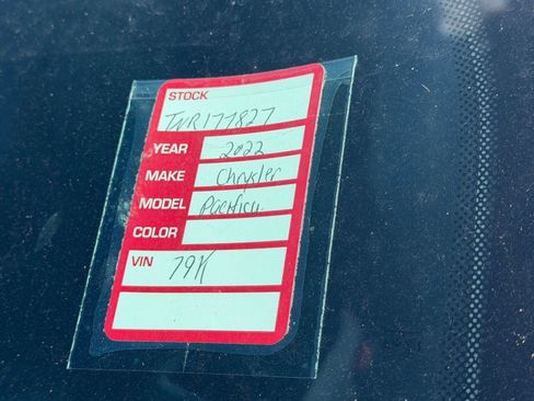 Used 2022 Chrysler Pacifica Touring-L FWD image 10