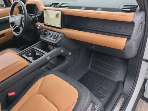Used 2024 Land Rover Defender 130 X-Dynamic SE AWD/4WD image 19