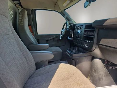 Used 2018 Chevrolet Express 2500 w/ Driver Convenience Package RWD image 11
