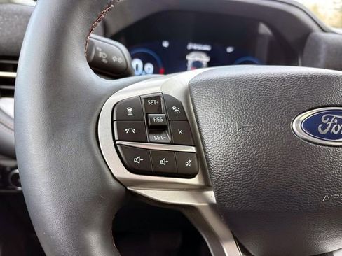 Used 2025 Ford Explorer Active w/ Active Comfort Package image 21