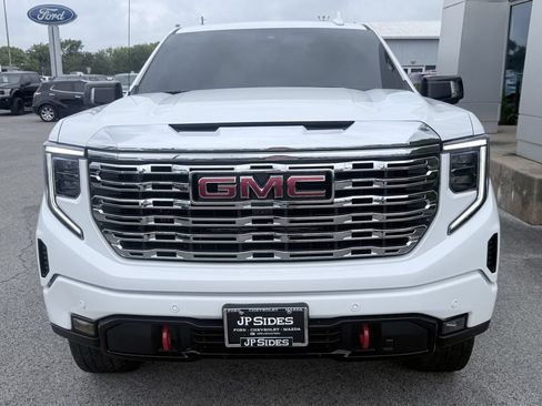 Used 2023 GMC Sierra 1500 AT4 w/ Technology Package AWD/4WD image 2
