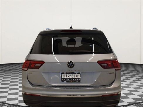 Used 2022 Volkswagen Tiguan SE image 7