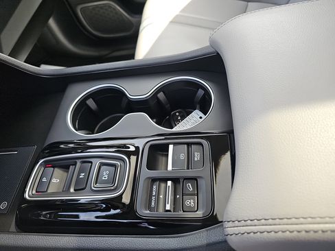 Certified 2025 Honda Pilot Touring image 16