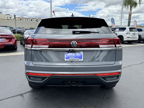 Used 2025 Volkswagen Atlas Cross Sport SE w/ Black Wheel Package FWD image 8