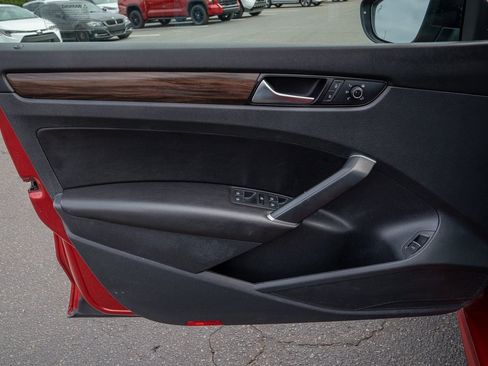 Used 2022 Volkswagen Passat 2.0T image 12