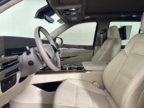 Used 2025 Cadillac Escalade Premium Luxury Platinum AWD/4WD image 24