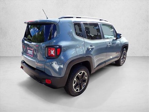 Used 2016 Jeep Renegade Trailhawk w/ Popular Equipment Group AWD/4WD image 4