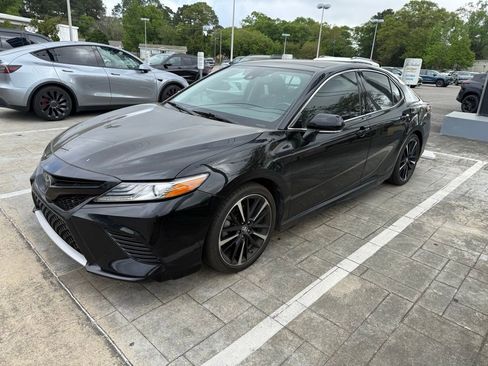 Used 2019 Toyota Camry XSE image 1