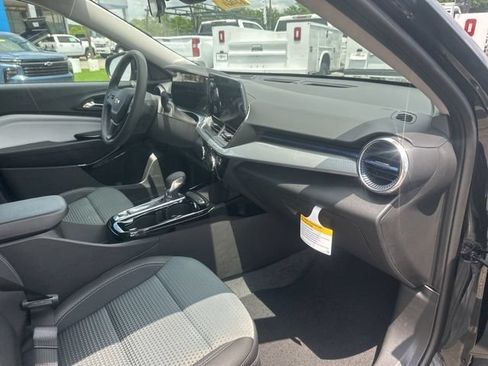 New 2026 Chevrolet Trax LT FWD image 32