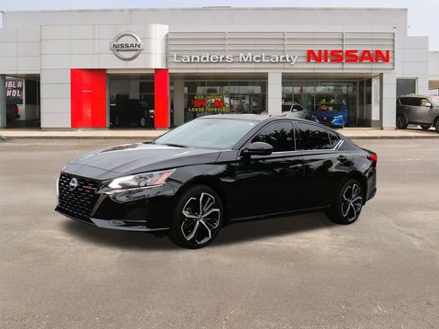 Used 2024 Nissan Altima 2.5 SR w/ SR Premium Package image 7