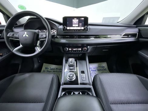 Used 2022 Mitsubishi Outlander ES image 17