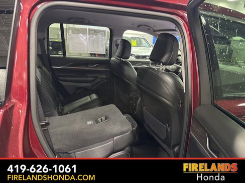 Used 2023 Jeep Grand Cherokee Limited image 40