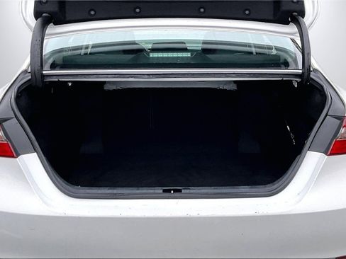 Used 2018 Toyota Camry SE image 23