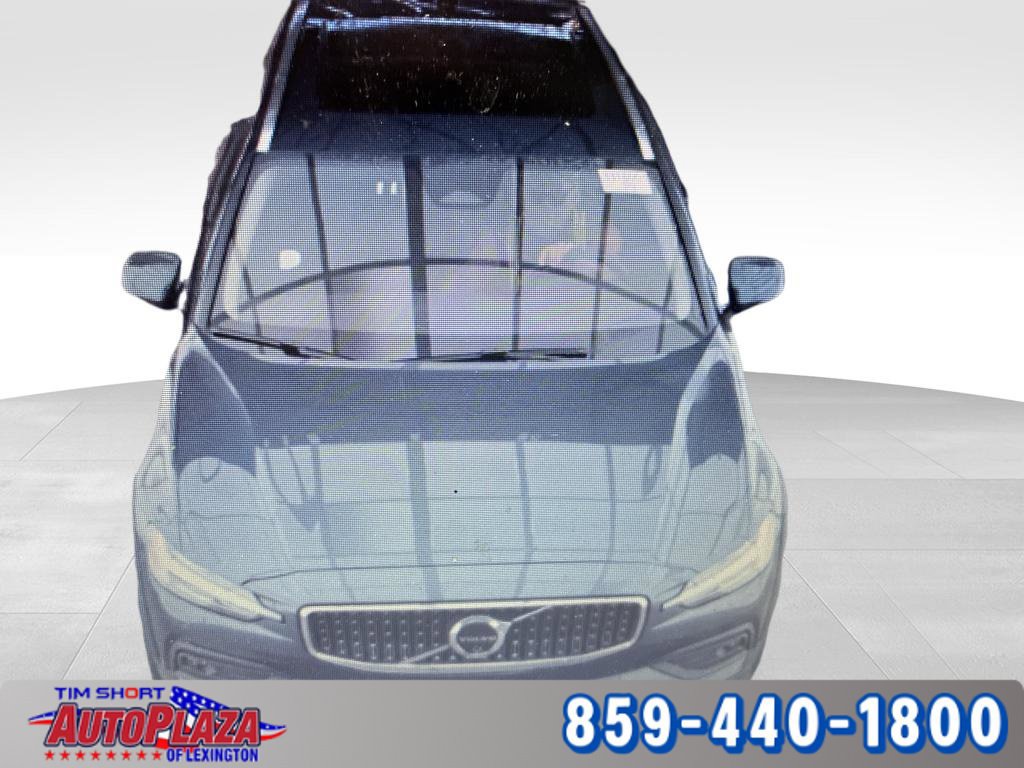 Used 2025 Volvo V60 B5 Cross Country Plus AWD/4WD image 2