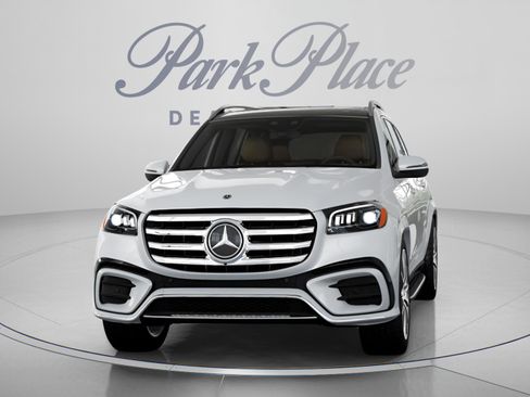 New 2026 Mercedes-Benz GLS 580 4MATIC image 35