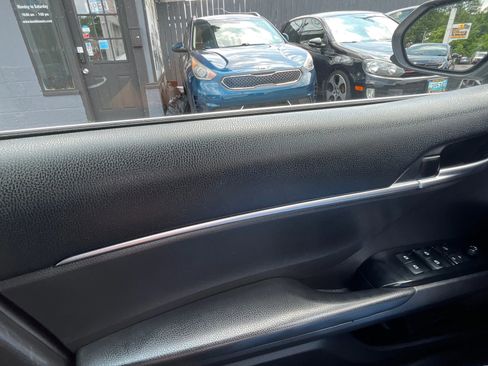 Used 2019 Toyota Camry SE image 23