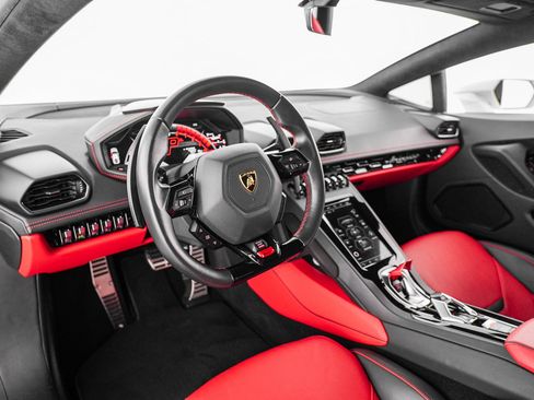 Used 2021 Lamborghini Huracan EVO RWD image 18