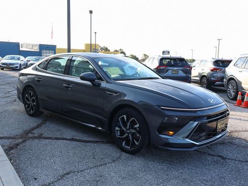 Used 2025 Hyundai Sonata SEL FWD image 3