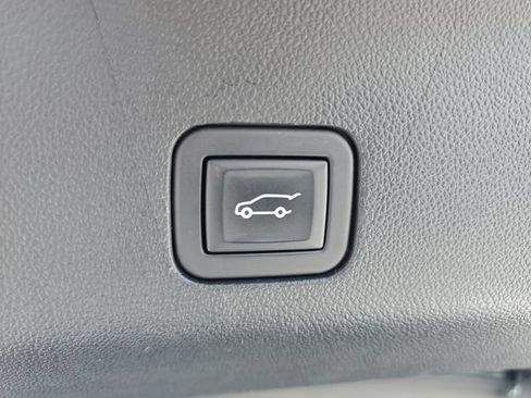 Used 2023 GMC Yukon Denali AWD/4WD image 32