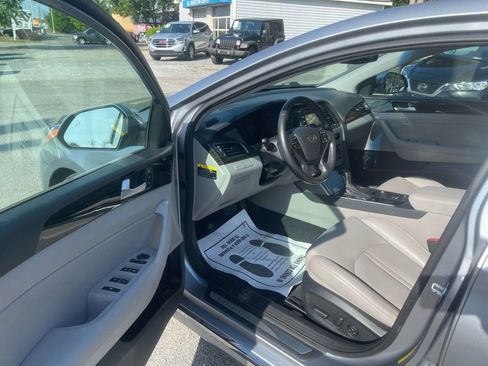 Used 2016 Hyundai Sonata Limited image 12