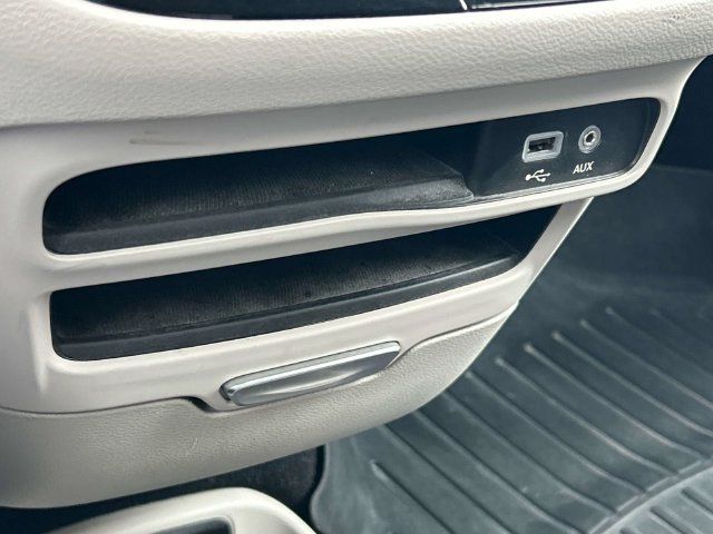 Used 2017 Chrysler Pacifica LX FWD image 36