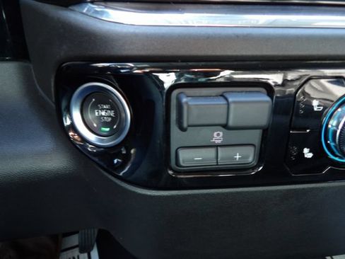 Used 2025 GMC Sierra 1500 SLT AWD/4WD image 35