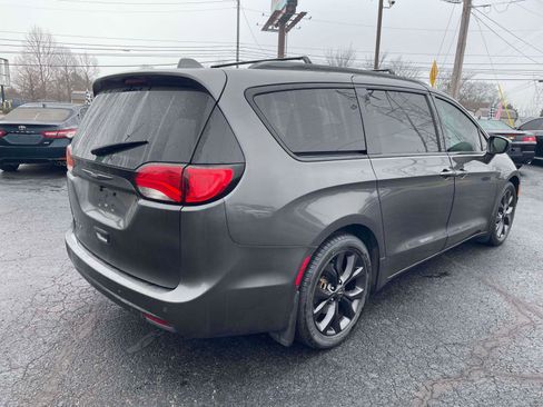 Used 2019 Chrysler Pacifica Touring-L Plus w/ S Appearance Package image 4