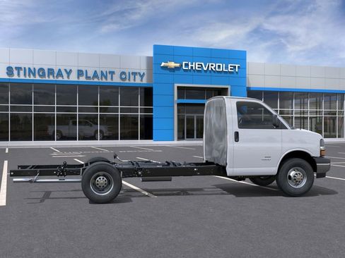 New 2025 Chevrolet Express 3500 w/ Power Convenience Package RWD image 5