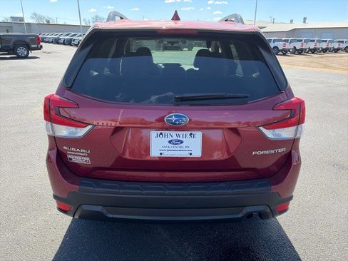 Used 2021 Subaru Forester Premium AWD/4WD image 4