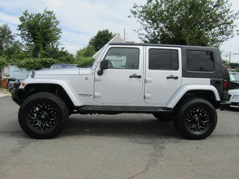 Used 2008 Jeep Wrangler Unlimited Sahara w/ Dual Top Group AWD/4WD image 4