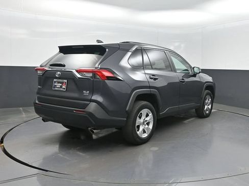 Used 2025 Toyota RAV4 XLE AWD/4WD image 36