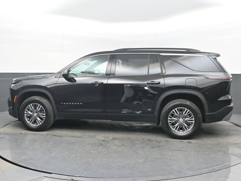 Used 2025 Chevrolet Traverse LT image 7