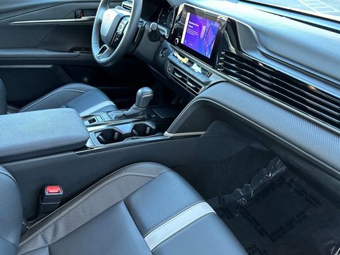 Used 2025 Toyota Camry SE image 16