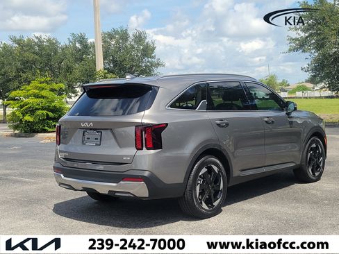 Certified 2026 Kia Sorento EX FWD image 6