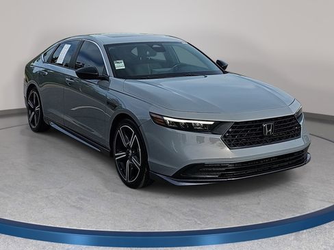 Used 2023 Honda Accord Sport image 3
